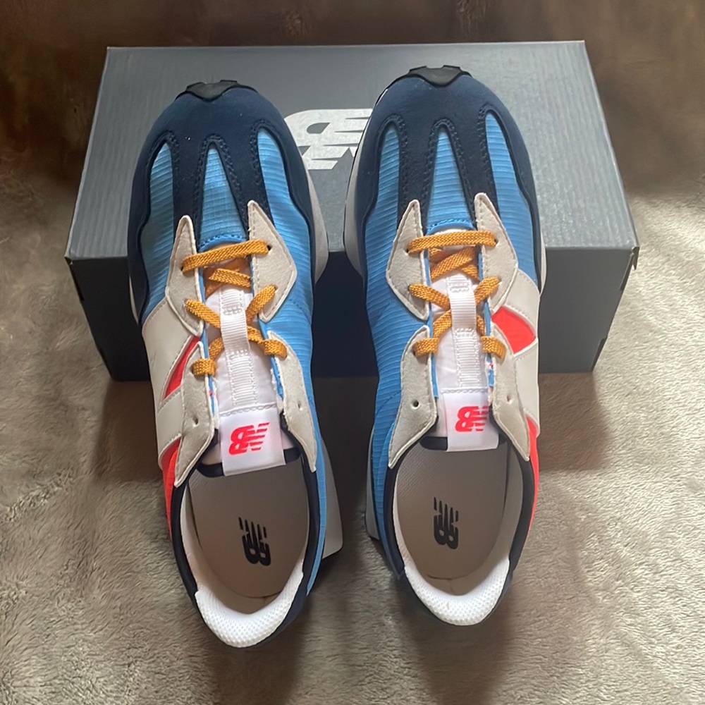 New Balance 327 - Big kids Size 7 - NIB